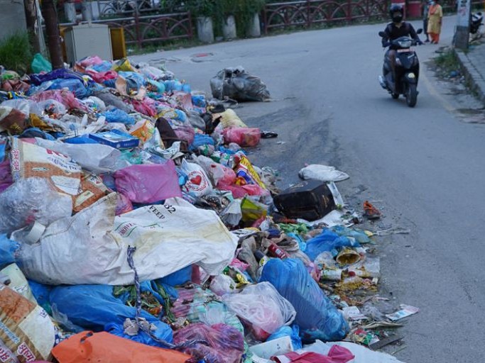 फोहर नउठ्दा वाग्मतीलगायत नदी प्रदूषित बन्ने खतरा 